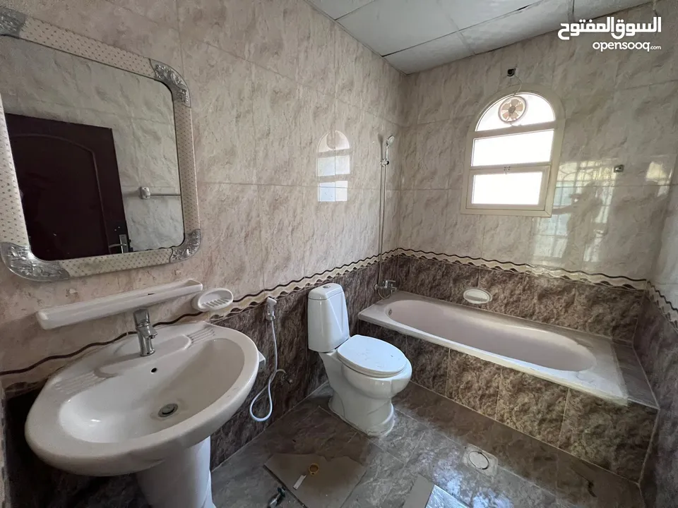 فيلا 5000 قدم للبيع بالروضه 3 علي شارع قارع sq. ft. villa for sale in Rawd خرافي