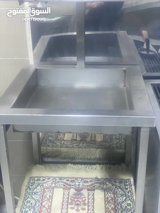 عده مطعم للبيع  كامله للبيع بسعر حرق