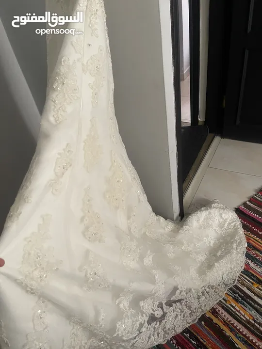 فستان عرس ابيض للبيع