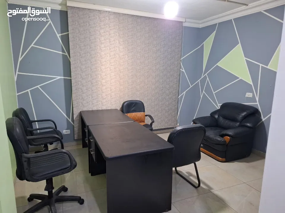 اثاث مكتبي بحاله ممتازه للبيع قطع او كامل