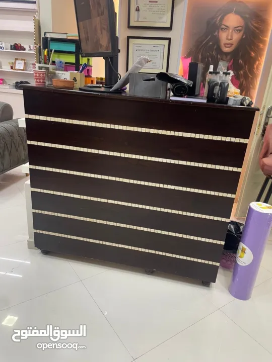 بيع اجهزة مركز عناية بشرة بسبب السفر