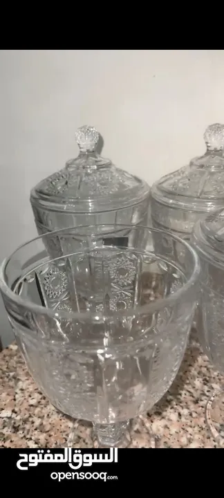 للبيع فازات زجاجية كبيرة الحجم بحالة ممتازة جدا غير مستعملة نهائيا مصنوعة من زجاج عالي الجودة،
