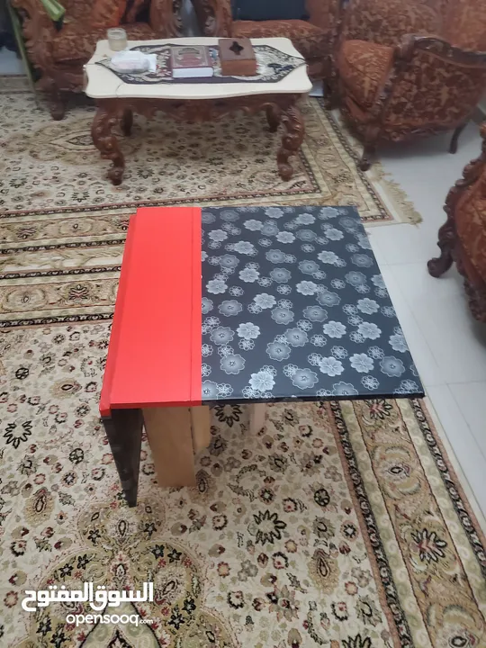طاولة خشب طوي