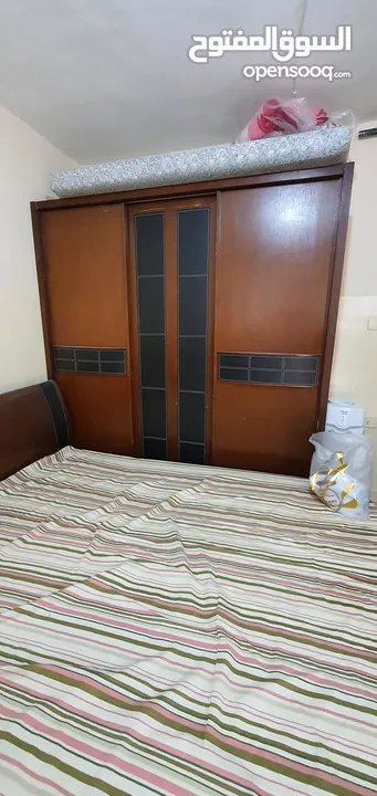 غرفة نوم بحالة جيدة للبيع