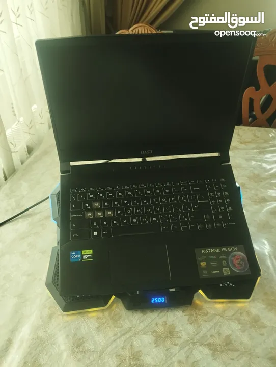 لوحه تبريد جهاز لاب توب خمس مراوح مع اضاءه اللون ار جي بي laptop coolingpad 5-fans RGB lighting
