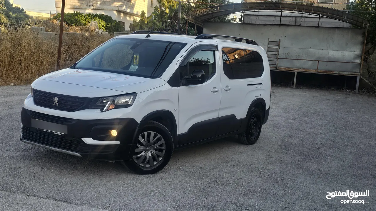 بيجو ريفتر 2023 رخصة ترخيص وتامين ل شهر 6/2026 تامين شامل  امكانية البيع دفعة وشكات مش ناقصها اشي فل