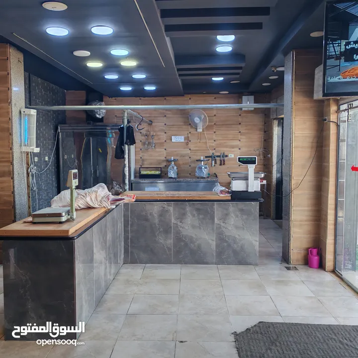ملحمه مع مطعم في ارقا أماكن سوف منطقه سياحيه بالقرب من مستشفى هيا العسكري المكان مقططض بالمقتربين