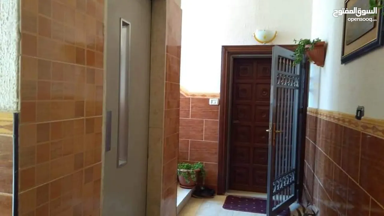 سكن مشترك للبنات فقط- شاغر لبنت طالبة او موظفة في غرفة ثنائية حي الجامعة الاردنية