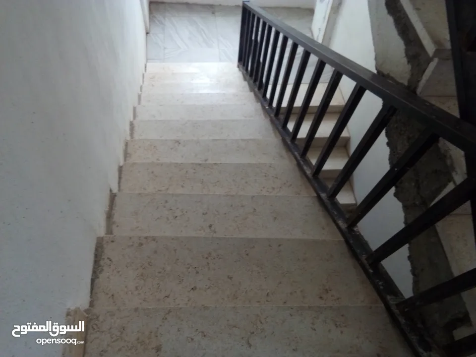 سطح  طابق ثالث للبيع شارع الهاشمي خلف سيتي هوم خلف سوبر ماركت النورس خلف عمارة ابوعوض