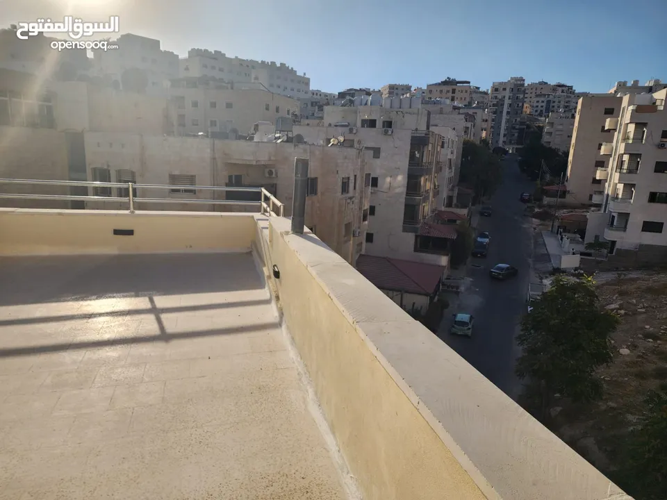 شقة أخير مع روف مساحة 195 م + 90 م ترسات- ضاحية الرشيد