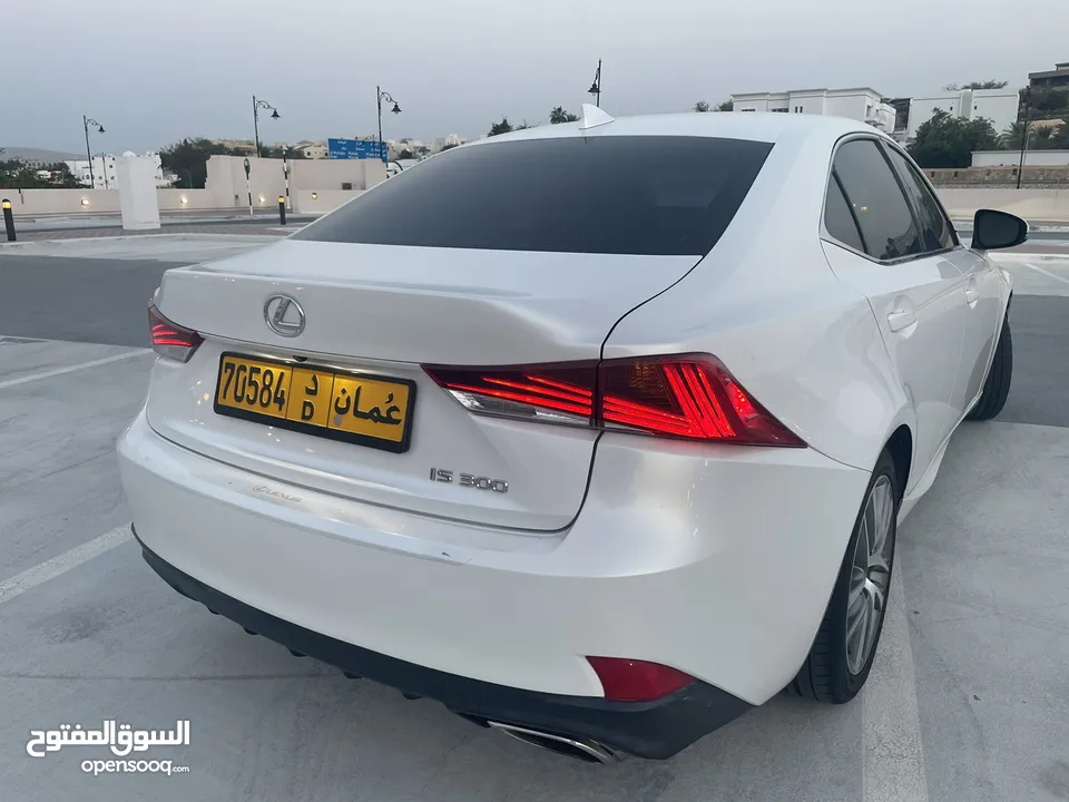 Lexus IS 300 2018 لكزس اي اس نظيفة جداً