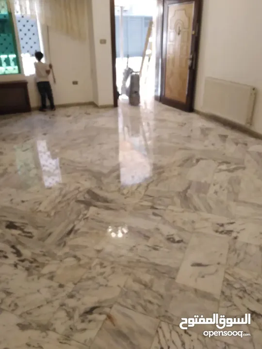 جلي جميع انواع البلاط والرخام والجرانيت والسيراميك والمزايكو والبازلت