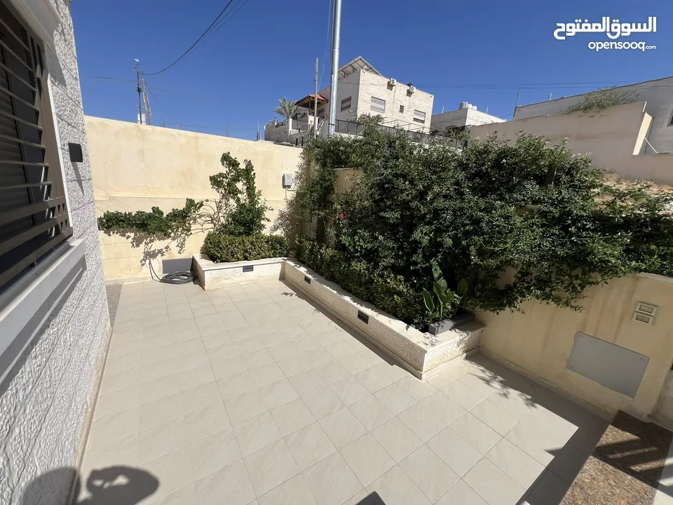 فيلا شبه قصر للبيع 3 طوابق
