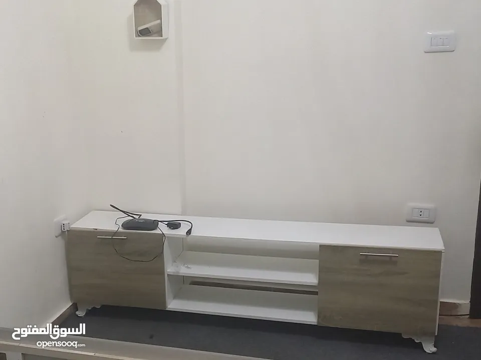 طاولة تلفزيون ووسط للبيع بسعر مناسب جدا جدا