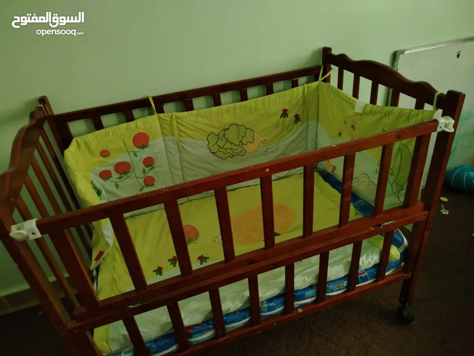 للبيع سرير بيبي بحالة ممتازة -