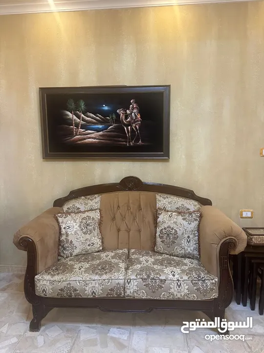 طقم كنب 9 مقاعد + طقم طاولات وسط