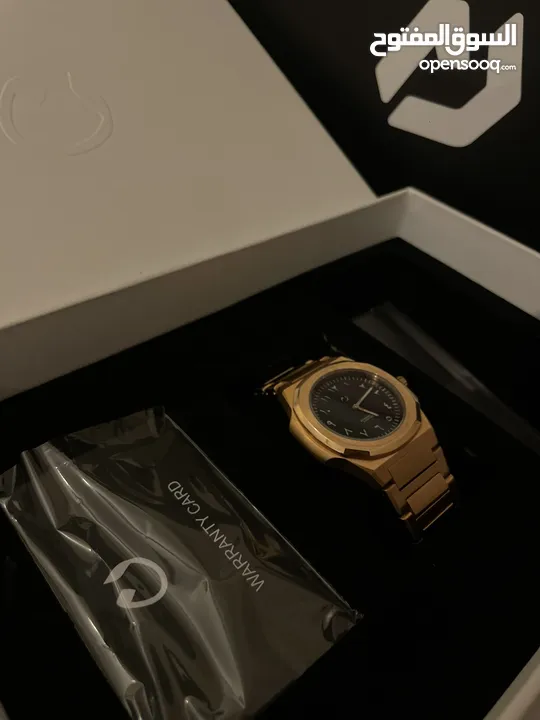 للبيع ساعة يد نون اوفيشال الفاخرة  For sale a luxurious official Noon watch. نسائية ورجالية  Unisex