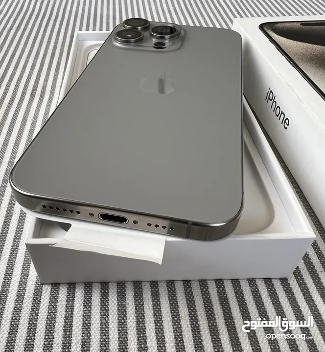 Iphone 15 pro max natural titanium 256 GB used like new