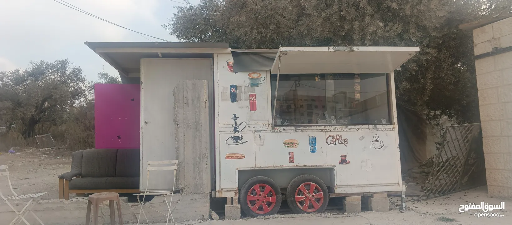 كشك مع عدته