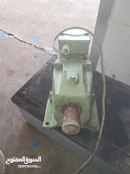 مضخة ماء جديدة وماتورات مع جير مستعمل