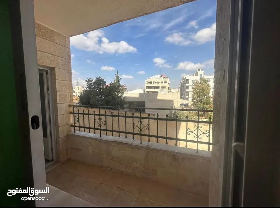 شقة فارغة للايجار في شارع الجامعة 240