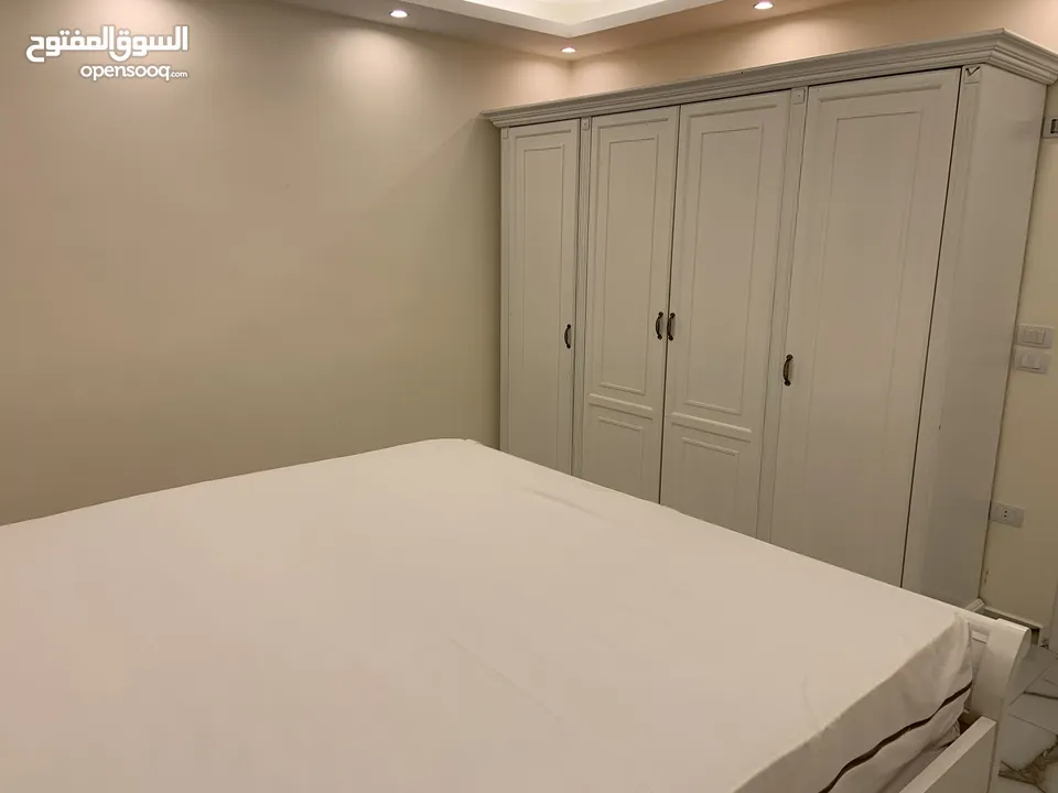 شقة سكنية طابق آخير ( الروف / شقتين )   للبيع في أجمل مواقع إربد