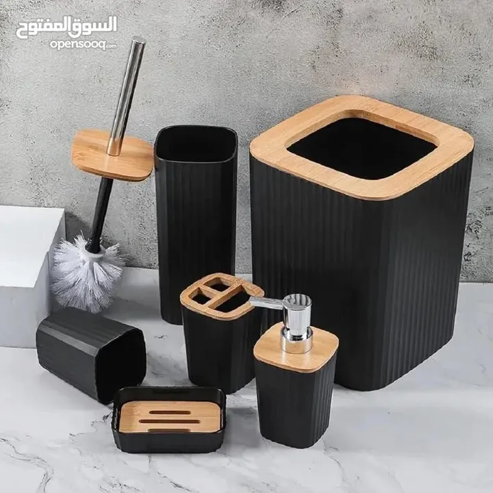 مجموعة إكسسوارات الحمام كاملة  تتضمن حامل فرشاة الأسنان، وكوب فرشاة الأسنان وموزع الصابون