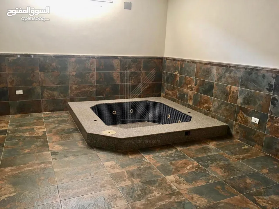 فيلا مستقلة و مميزة للبيع في عبدون مع مسبح خاص و حديقة