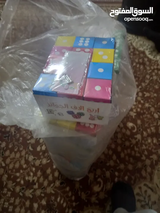 سحبة أطفال 5 قروش بس فقط ..طبعا كل علبة داخلها هدية ..ما في علبة فارغة