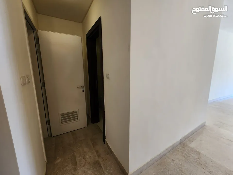 شقة فارغة للبيع في منطقة الدوار الرابع ( عدد 4 ) ref : 14340