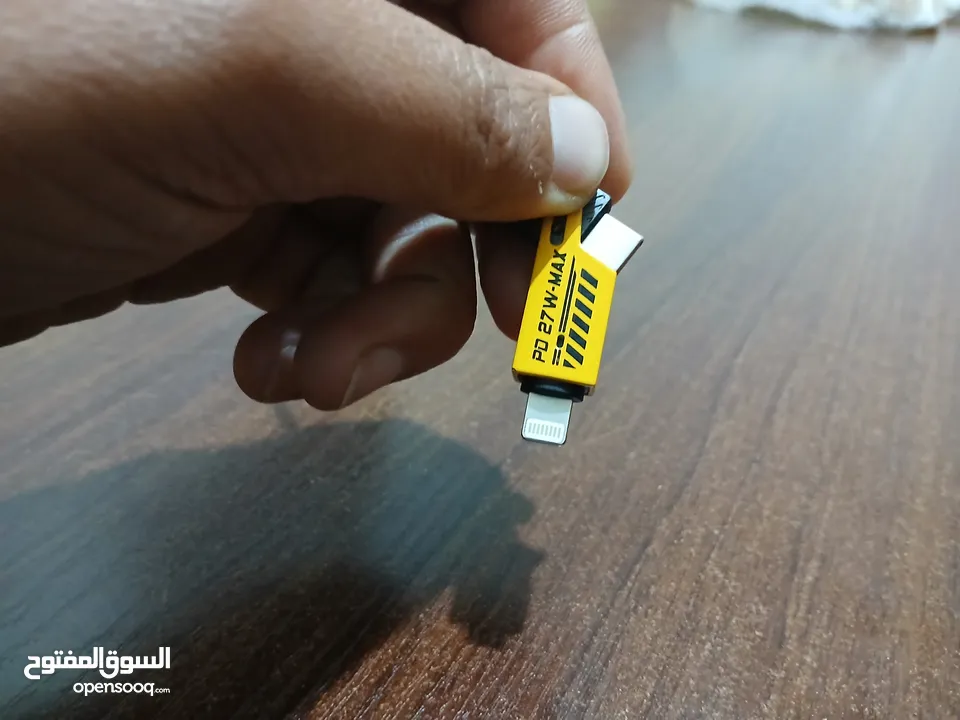 وصلة شحن بقوة 27 واط متعددة المخارج