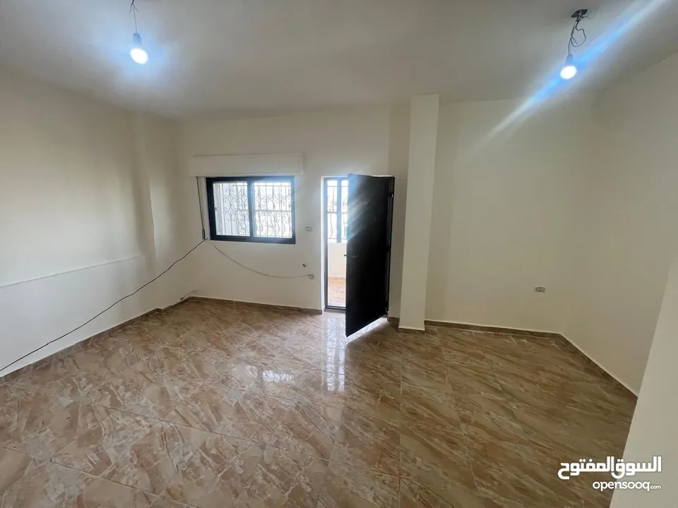 شقة فاخره و ذات اطلالة رائعة للايجار