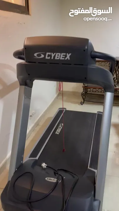 جهاز تريدميل Cybex770T شبه جديد استخدام شهرين فقط بسعر مغري