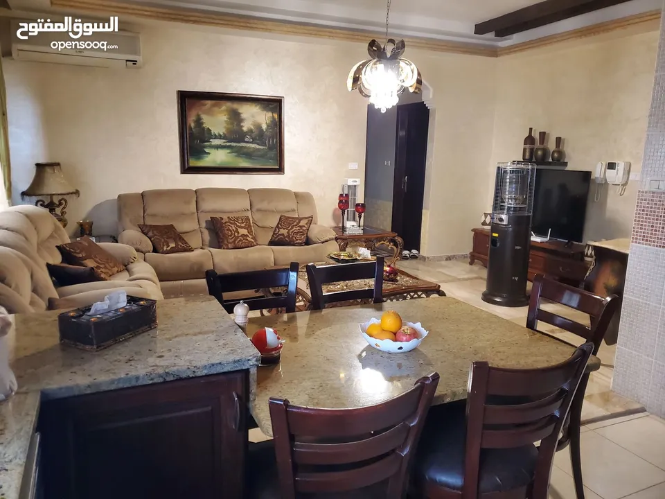شقة للبيع في أجمل مناطق عمان في تلاع العلي الشمالي بإطلالة خلابة و تصميم ولا أروع و بمساحات 180م