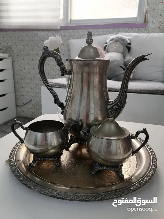 طقم قديم لعشاق الكلاسيك والأنتيكا