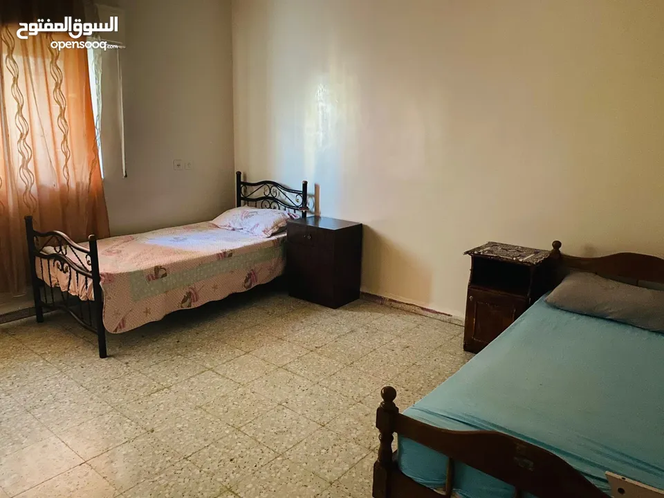 غرف للايجار في سكن للبنات