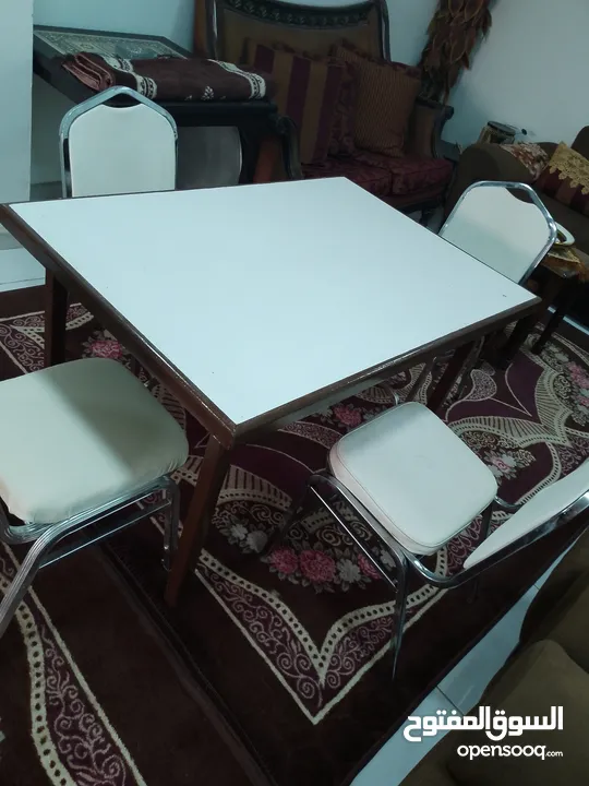 طاولات اجتماعات بحالة الجديد