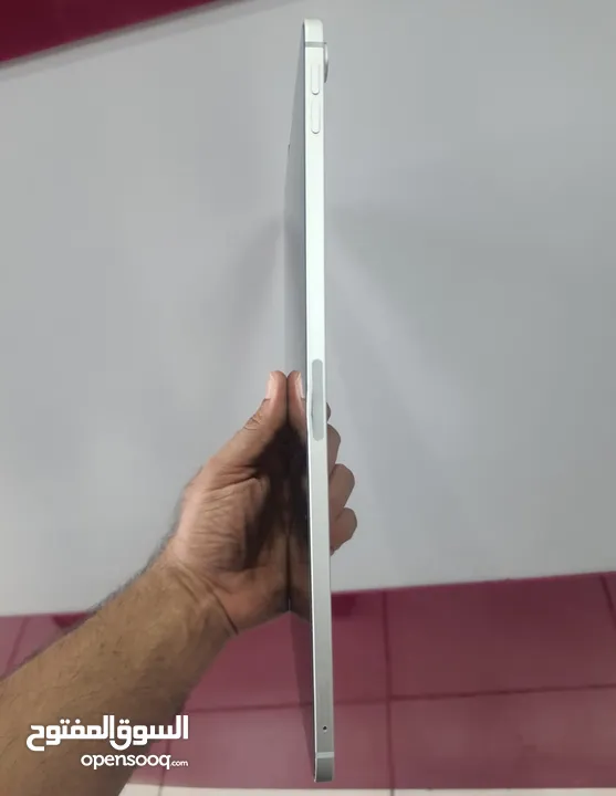 ipad pro 11inch  256 GB in good condition for sale contact