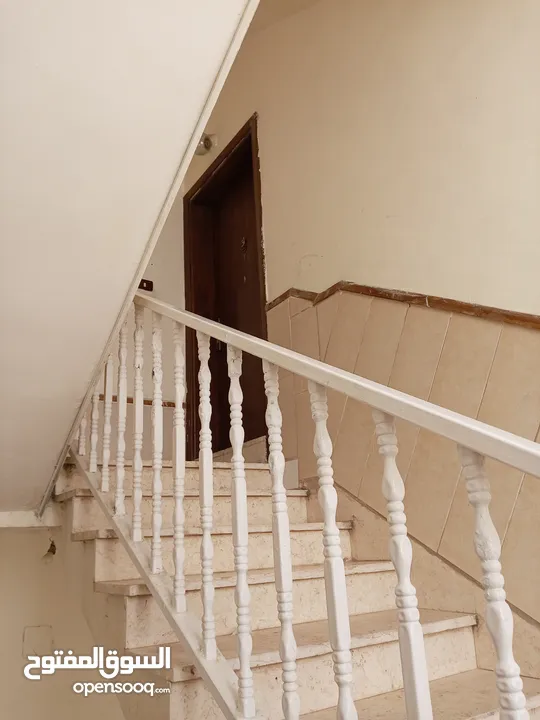 شقه فارغه للايجار السنوي 2داخل عمان مساحته130متر مكونه من 2غرفه نوم و2حمامات