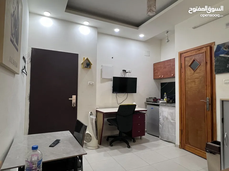 ستوديو مرتب مع موقف سيارات ،، لدكتور/ه او موظف او طالب طب او الزائرين