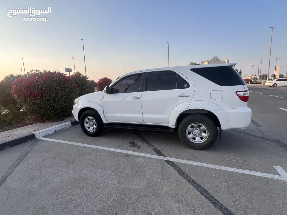 For sale: Toyota Fortuner, model 2011 , SR5, white, clolor GCC original paint, no accidents