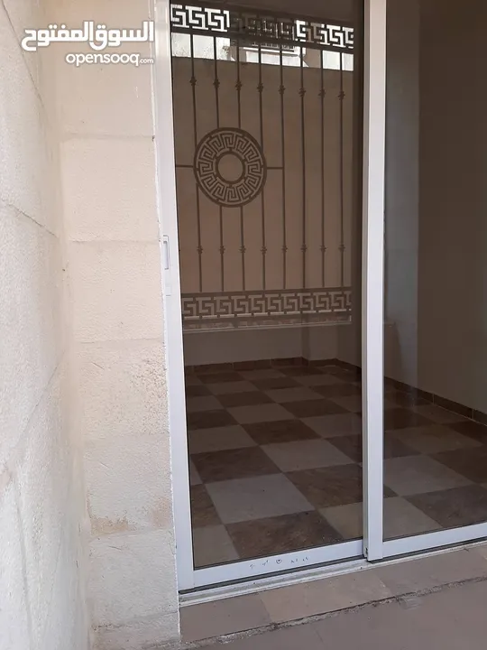 شقة أرضية قرب جامعة اليرموك