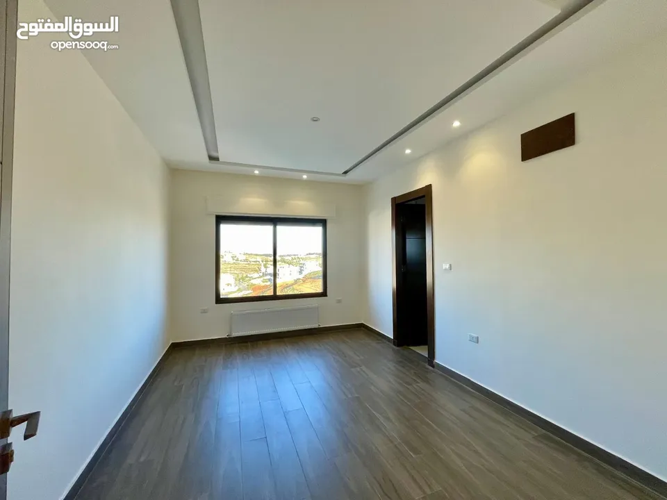 شقه للبيع اخير مع رووف سوبر ديلوكس مميزه