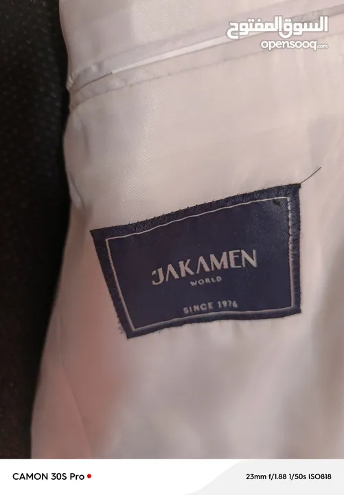 بدلة كاملة ماركة JAKAMEN صناعة تركية مستعمله لبسة واحده مقاس L . سعر الشراء 550 دينار وكالة.