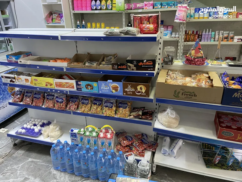 سوبرماركت للبيع