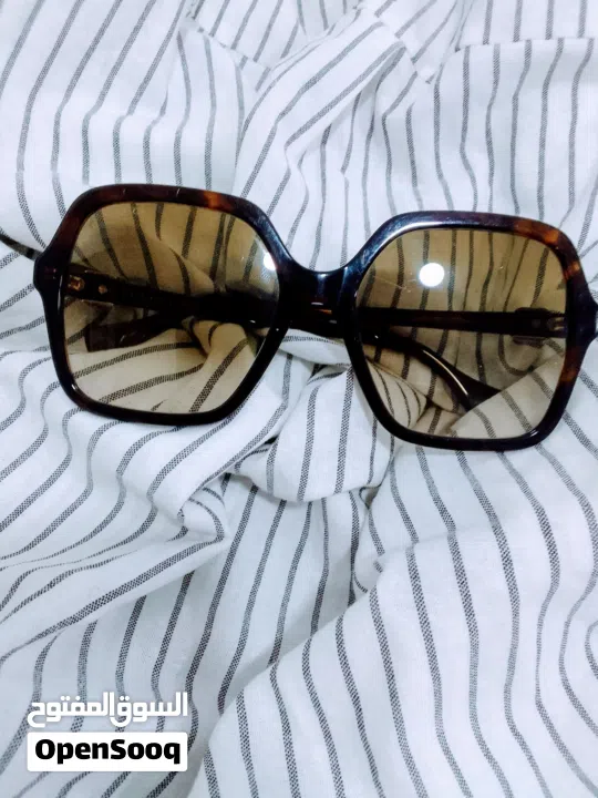 نظارات شمسية Gucci havana اصلية 100% شبه جديدة مع الرقم التسلسلي موجود فيها