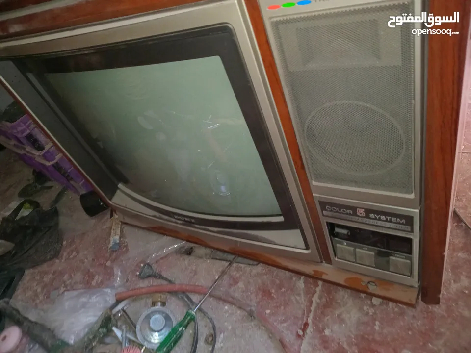 تلفزيون قديم بحال جيده عدد2