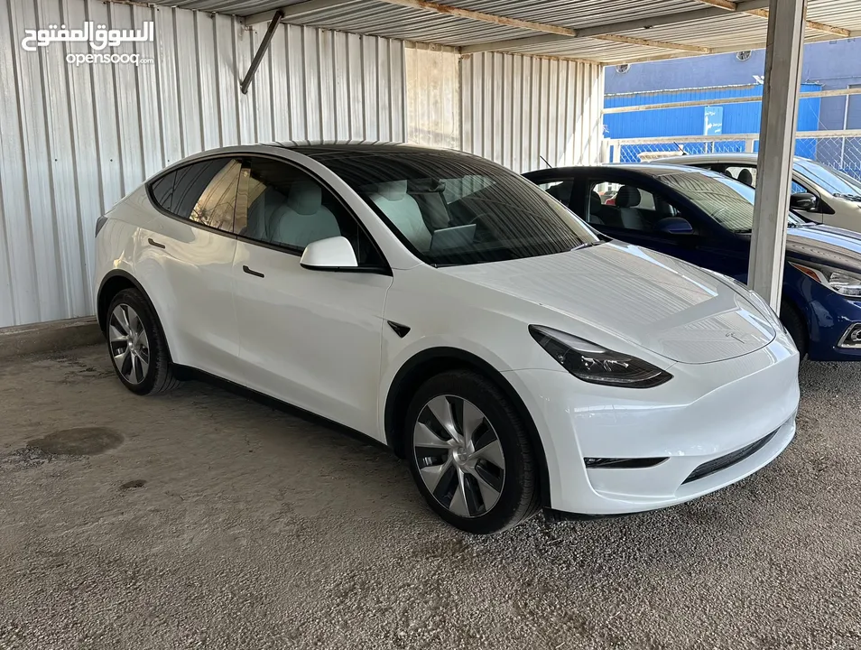 Tesla Y 2023 long range عداد 3000 ميل