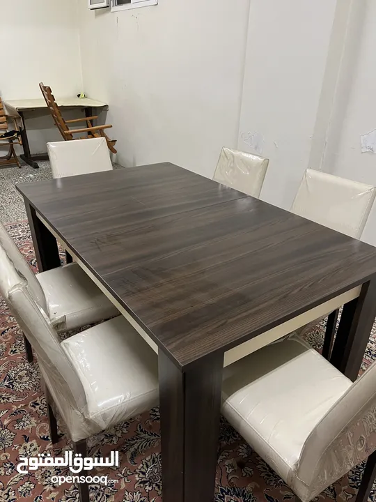 طاوله طعام ثمان اشخاص
