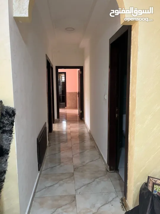 شقة سكنية للبيع طابق اول مساحة 150 متر في منطقة طبربور خلف ليالي الشرق و خلف بيت معان في شارع الحج